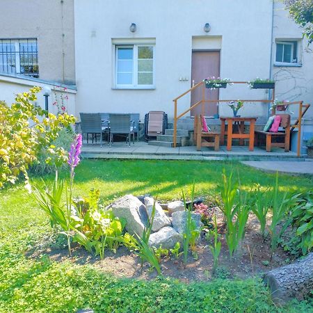 Апартаменты Duplex With Garden Прага Экстерьер фото