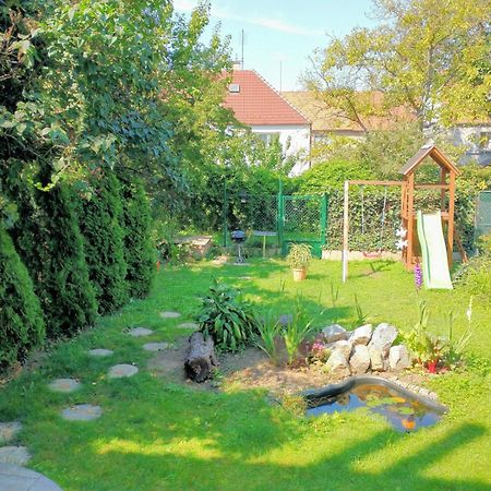 Апартаменты Duplex With Garden Прага Экстерьер фото