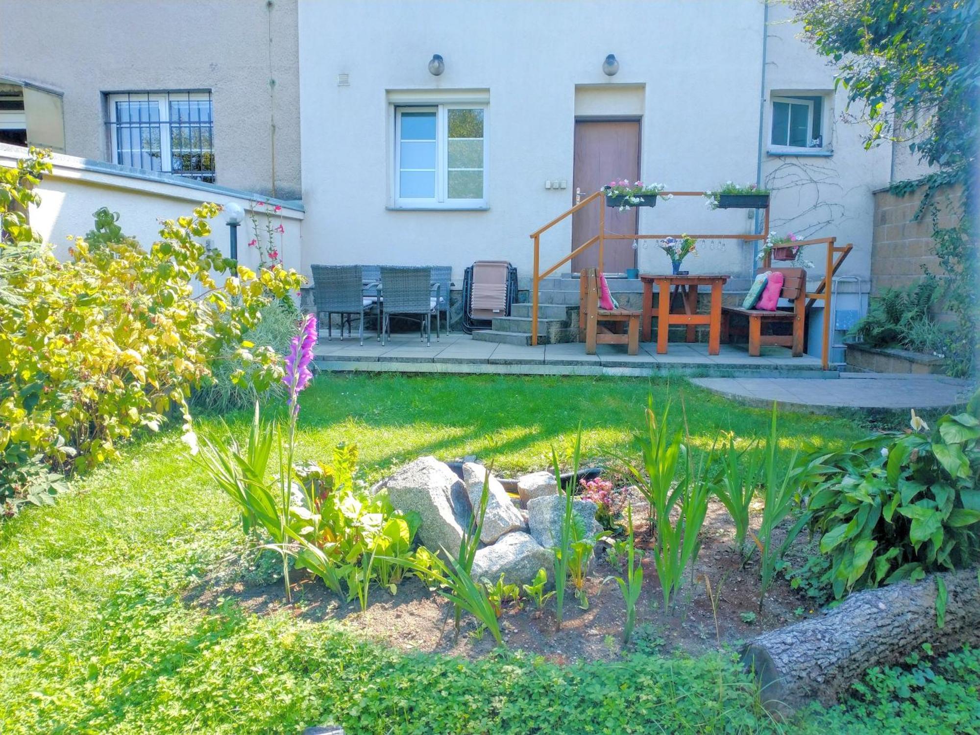 Апартаменты Duplex With Garden Прага Экстерьер фото